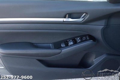 2025 Nissan Altima SL FWD