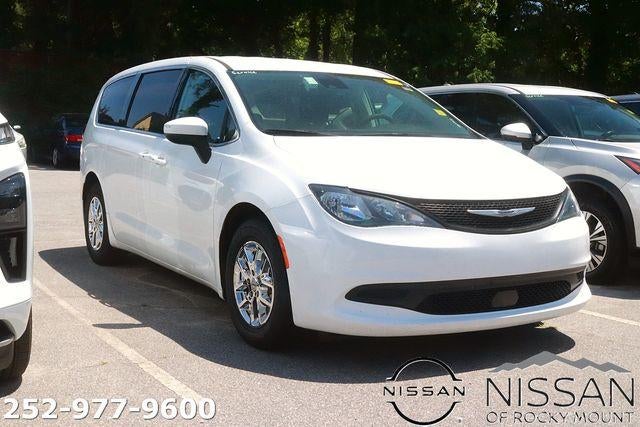 2023 Chrysler Voyager LX's photo