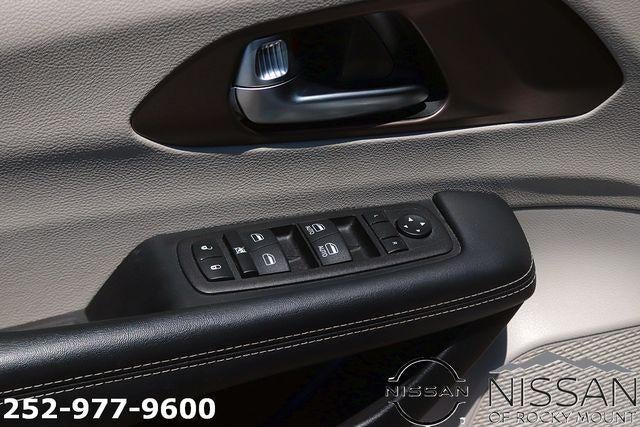 2023 Chrysler Voyager LX FWD
