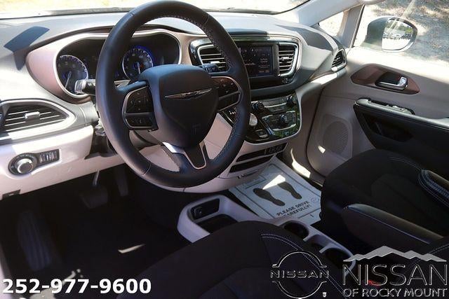 2023 Chrysler Voyager LX FWD