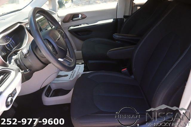 2023 Chrysler Voyager LX FWD