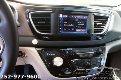 2023 Chrysler Voyager LX FWD