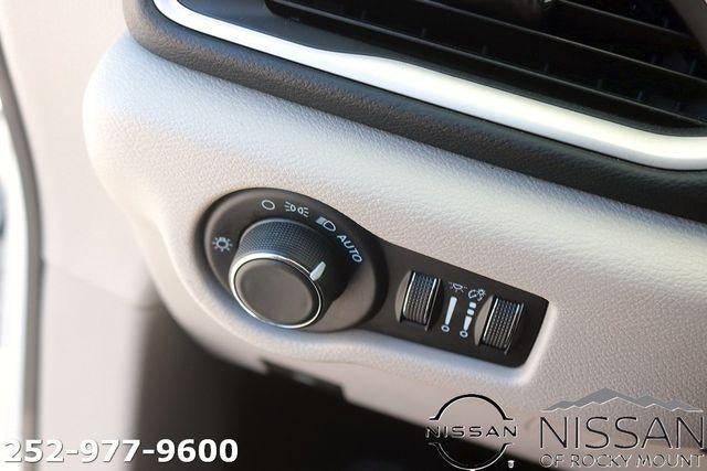 2023 Chrysler Voyager LX FWD