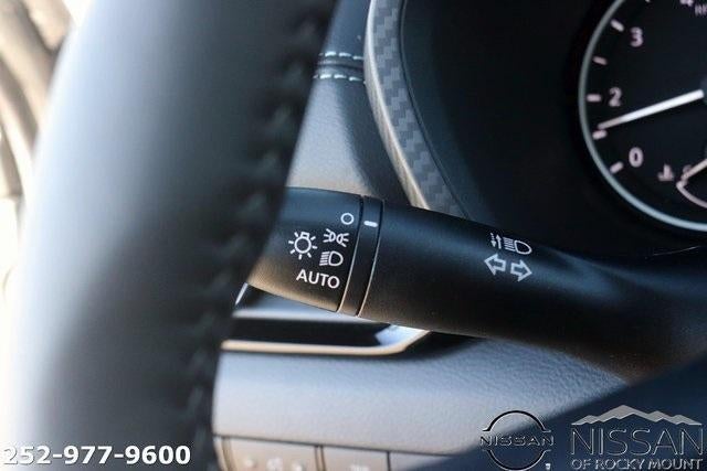 2025 Nissan Sentra SV CVT