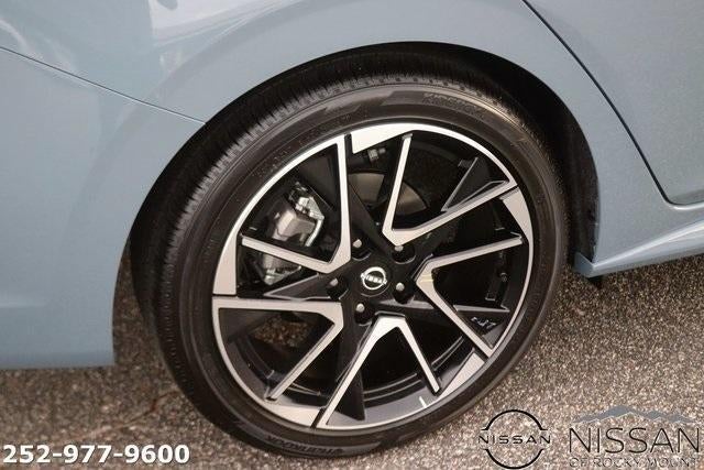 2025 Nissan Sentra SR CVT