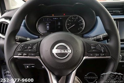 2025 Nissan Versa SV CVT