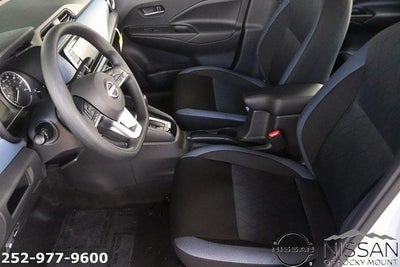 2025 Nissan Versa SV CVT