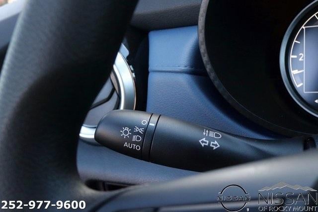 2025 Nissan Versa SV CVT