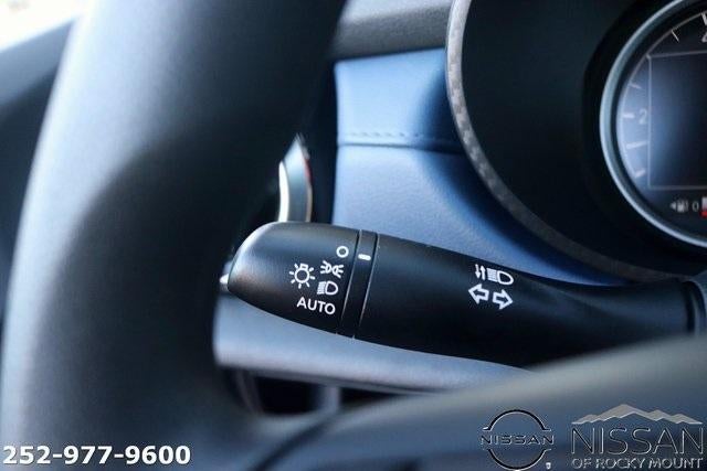 2025 Nissan Versa SV CVT