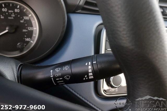 2025 Nissan Versa SV CVT