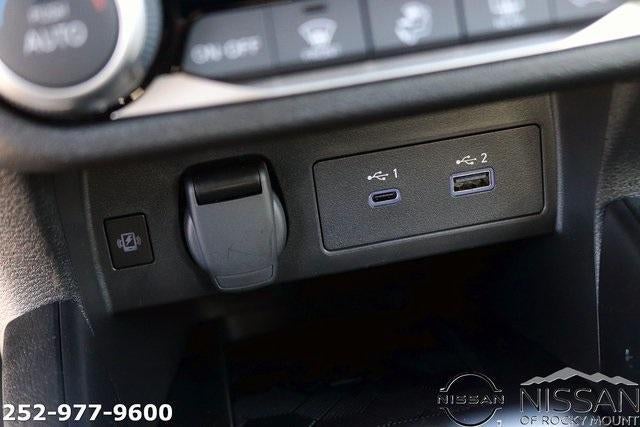 2025 Nissan Versa SR CVT