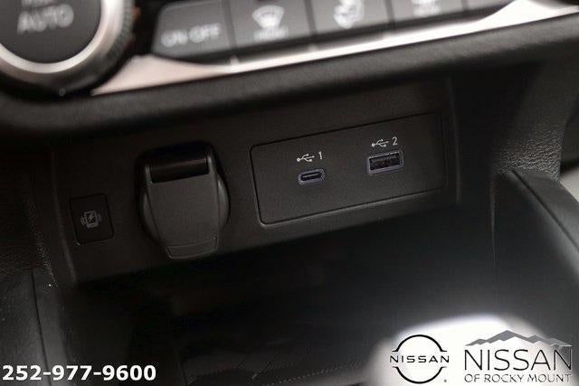 2025 Nissan Versa SR CVT