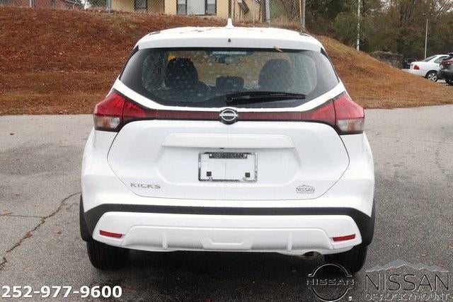 2025 Nissan Kicks Play S FWD