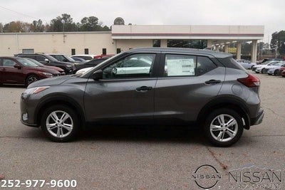 2025 Nissan Kicks Play S FWD