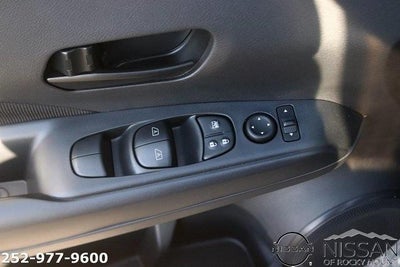 2025 Nissan Kicks Play S FWD