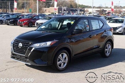 2025 Nissan Kicks Play S FWD
