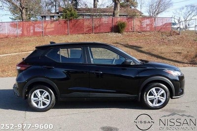 2025 Nissan Kicks Play S FWD