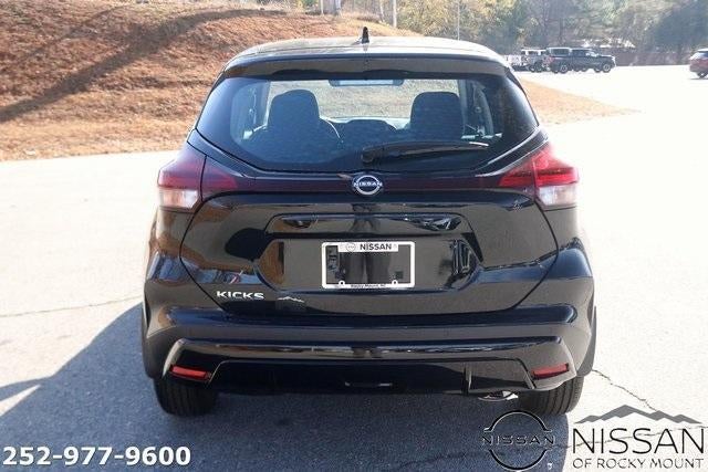 2025 Nissan Kicks Play S FWD