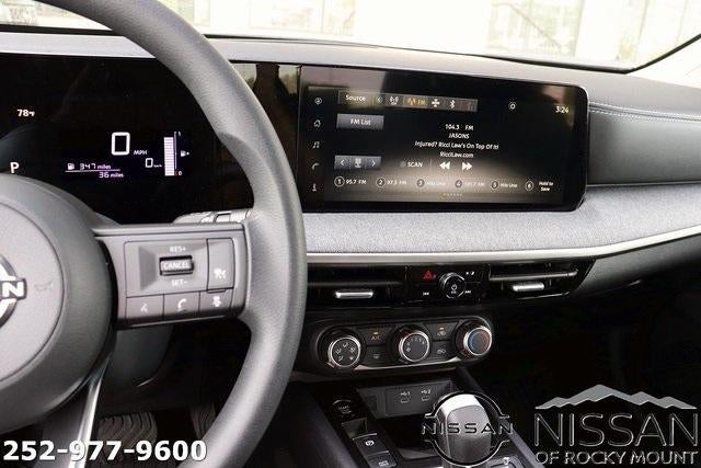 2025 Nissan Kicks SV FWD