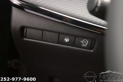 2025 Nissan Kicks SR FWD