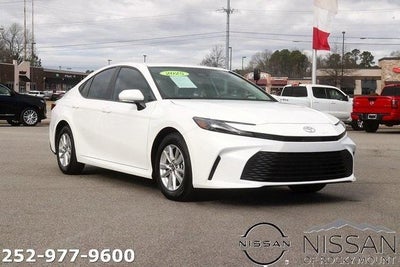 2025 Toyota Camry LE (SE)