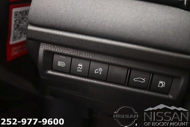 2025 Toyota Camry LE (SE)