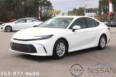 2025 Toyota Camry LE (SE)
