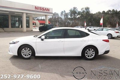 2025 Toyota Camry LE (SE)