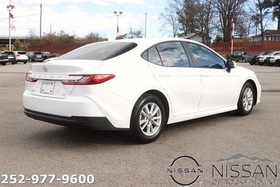 2025 Toyota Camry LE (SE)