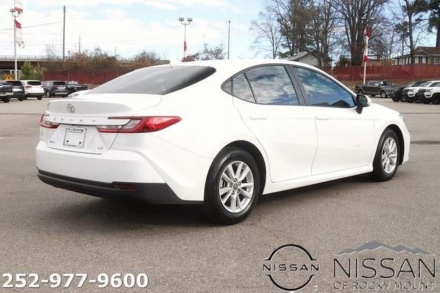 2025 Toyota Camry LE (SE)