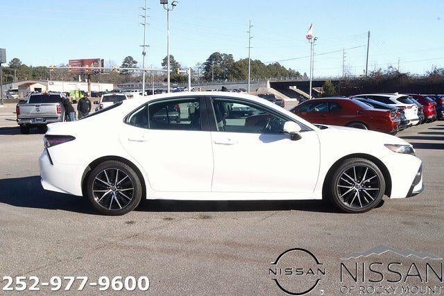 2021 Toyota Camry SE Auto (SE)