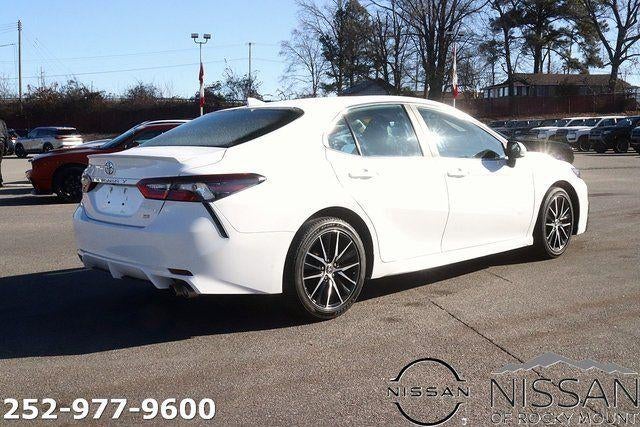 2021 Toyota Camry SE Auto (SE)