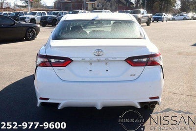 2021 Toyota Camry SE Auto (SE)