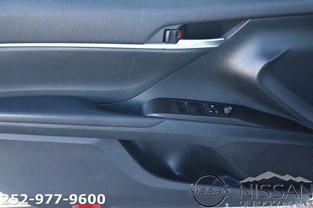 2021 Toyota Camry SE Auto (SE)