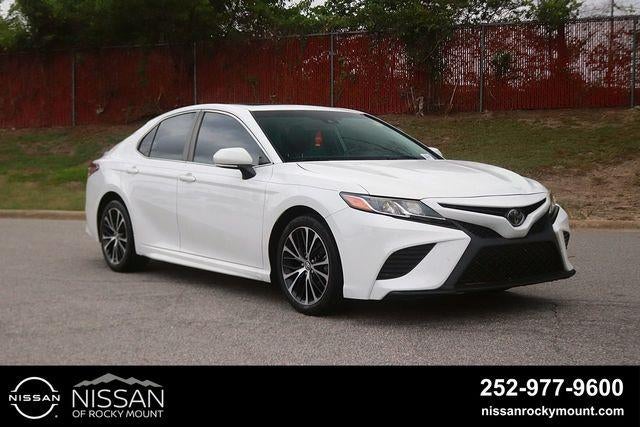 2020 Toyota Camry SE Auto (SE)