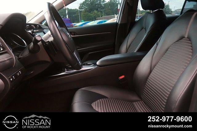 2020 Toyota Camry SE Auto (SE)