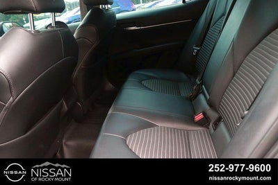 2020 Toyota Camry SE Auto (SE)