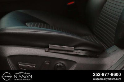 2020 Toyota Camry SE Auto (SE)
