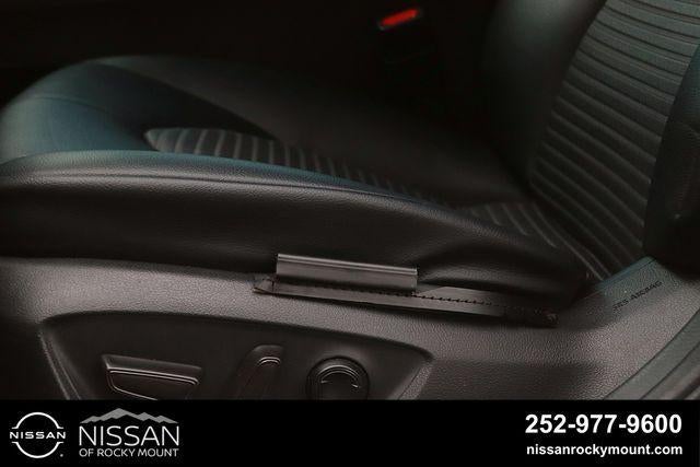 2020 Toyota Camry SE Auto (SE)