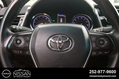2020 Toyota Camry SE Auto (SE)