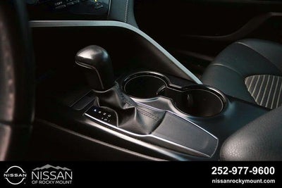 2020 Toyota Camry SE Auto (SE)