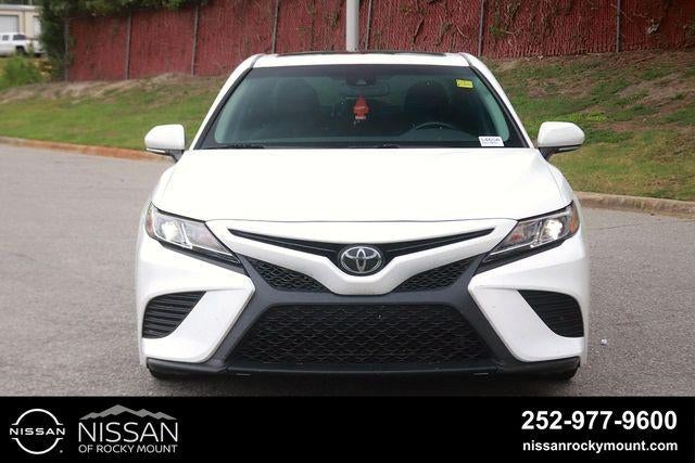 2020 Toyota Camry SE Auto (SE)