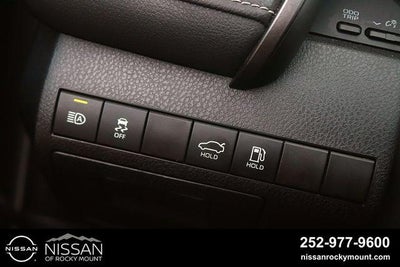 2020 Toyota Camry SE Auto (SE)