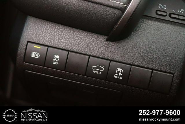 2020 Toyota Camry SE Auto (SE)