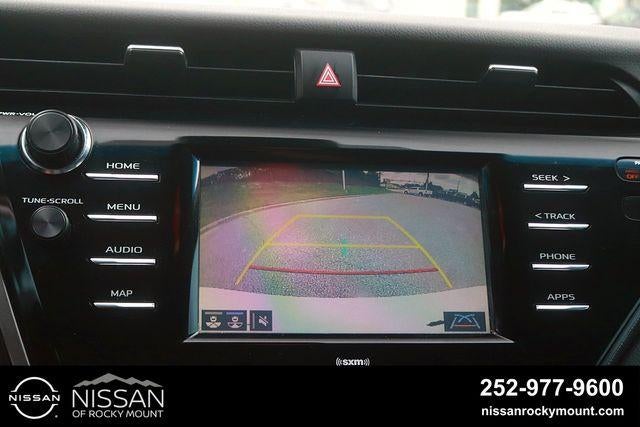 2020 Toyota Camry SE Auto (SE)