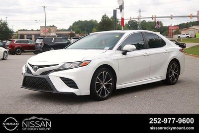 2020 Toyota Camry SE Auto (SE)