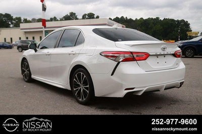 2020 Toyota Camry SE Auto (SE)