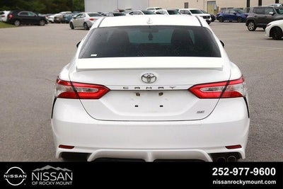 2020 Toyota Camry SE Auto (SE)