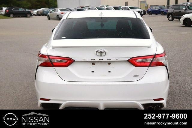 2020 Toyota Camry SE Auto (SE)