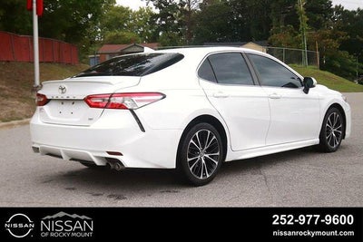 2020 Toyota Camry SE Auto (SE)